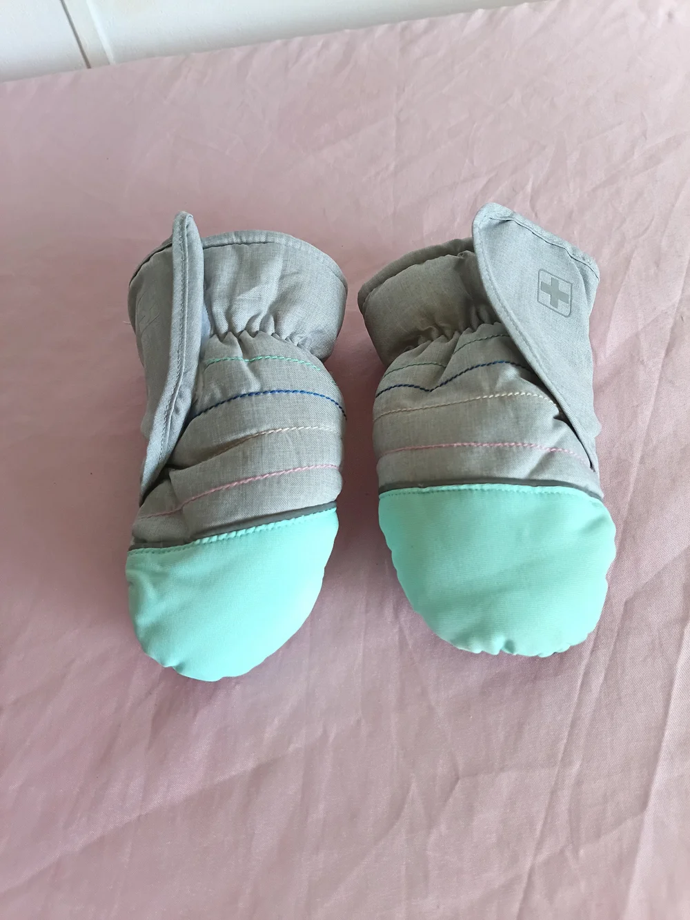 Swiss Tech Kids Mittens - Gray with Mint Toe One Size